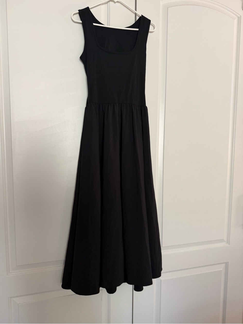 HALARA Black Scoop Neck Maxi Dress